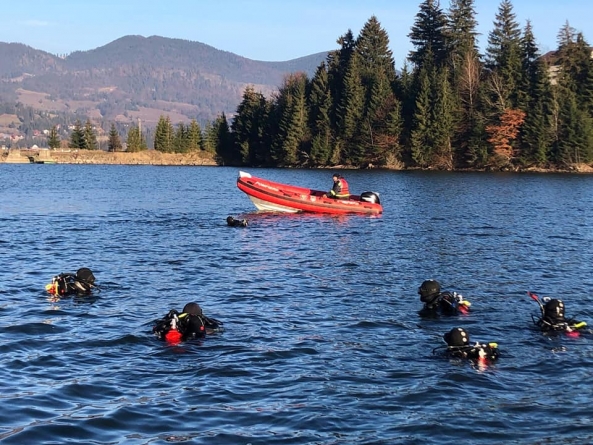 Echipajul de scafandri al ISU Maramureș, antrenament pe lacul Colibița (GALERIE FOTO)