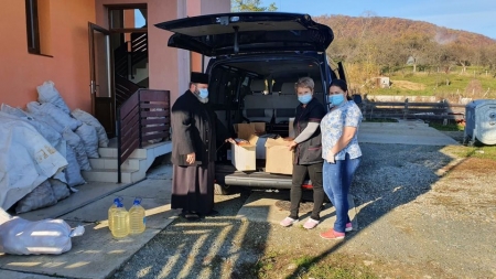 Centrul pentru Îngrijirea Persoanelor Vârstnice „Bunul Samarinean” din Coroieni a primit alimente și produse igienico-sanitare din partea Episcopiei
