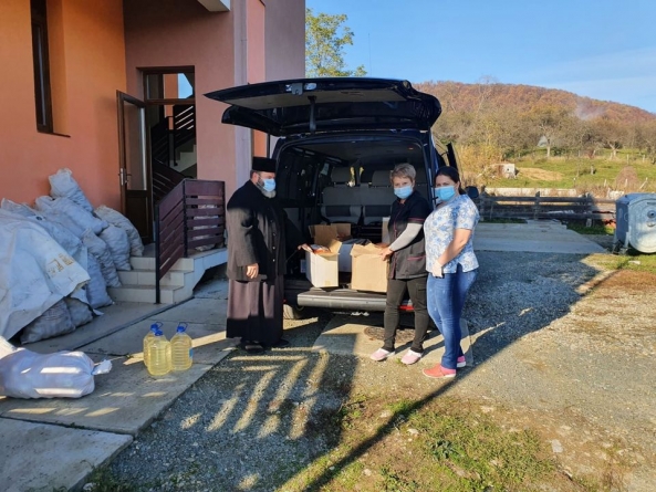 Centrul pentru Îngrijirea Persoanelor Vârstnice „Bunul Samarinean” din Coroieni a primit alimente și produse igienico-sanitare din partea Episcopiei