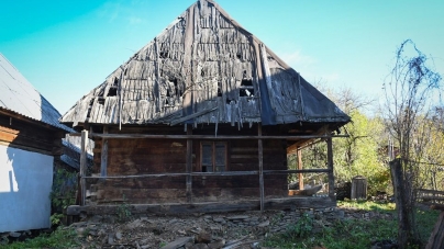 Vis împlinit: Facultatea de Litere Baia Mare salvează o casă tradițională și o amplasează în curtea instituției (FOTO)