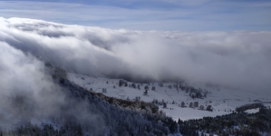 Frumusețile Maramureșului: Creasta Cocoșului și natura dezlănțuită. Imagini fabuloase surprinse din frontul atmosferic care a adus ninsoare (VIDEO ȘI FOTO)