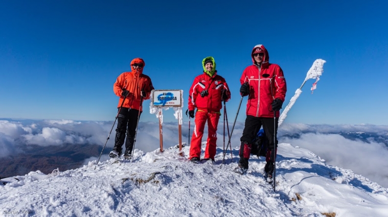 Exclusiv: Frumusețile Maramureșului: Imagini spectaculoase cu fenomenul rar, numit “marea alpină”. Crăiasa Zăpezii și-a făcut loc pe Vârful Toroiaga (VIDEO ȘI FOTO)