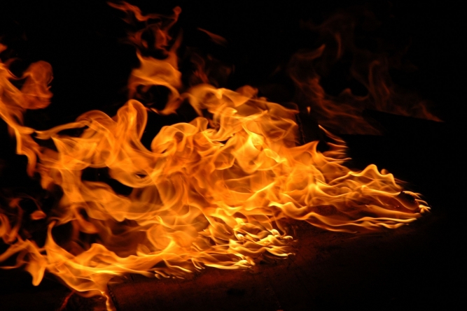 O femeie a murit în urma unui incendiu izbucnit la o casă din Mireșu Mare