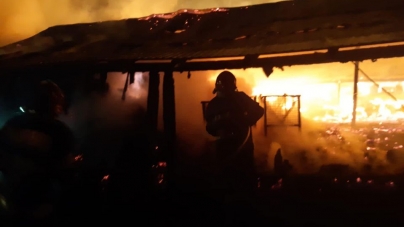 Actualizare: 112: Incendiu violent la un depozit de furaje din Crăciunești. Bilanțul pagubelor, întocmit de ISU Maramureș (FOTO)