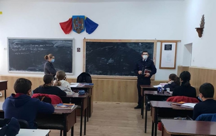 ISU Maramureș: Discuții despre coronavirus cu elevii din Borșa
