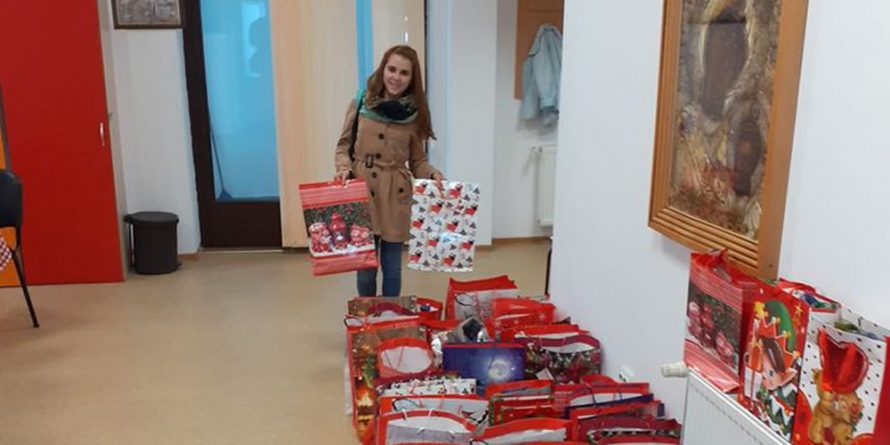 Maramureșeanca Mădălina Andrada Toporaș, mesagerul lui Moș Nicolae. Să o ajutăm să facă fericiți cât mai mulți copii