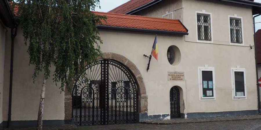 Muzeul Județean de Istorie și Arheologie Maramureș vă invită să-i treceți pragul; Puteți admira 10 expoziții tematice