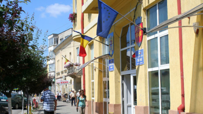 Focar nou în Maramureș: 3 angajați ai Primăriei Seini, testați pozitiv la COVID-19. Cum se va desfășura activitatea în instituție