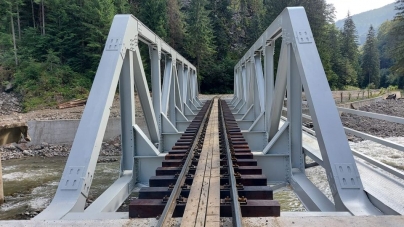 O lucrare (poate) unică în Europa: A fost refăcut podul de cale ferată forestieră Cozia din cadrul Ocolului Silvic Vișeu. Cifrele investiției realizate (FOTO)