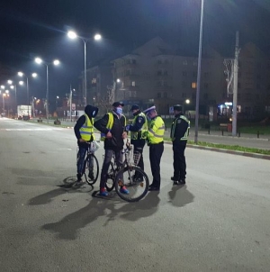 Descarcă aici!: Noile modele de declarație pe proprie răspundere și adeverință de la angajator, valabile de duminică (DOCUMENTE)