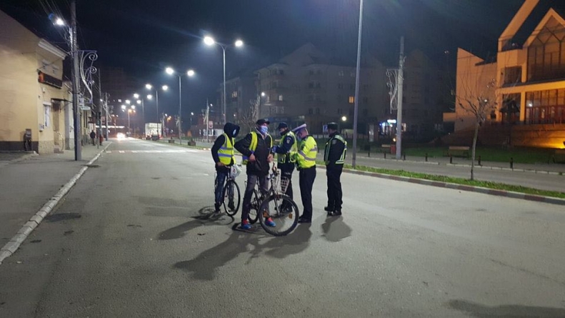 Descarcă aici!: Noile modele de declarație pe proprie răspundere și adeverință de la angajator, valabile de duminică (DOCUMENTE)