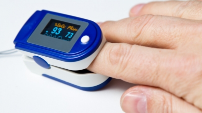 La ce trebuie să fie atent un pacient ușor simptomatic și când trebuie să sune la 112. Cum îți verifici respirația