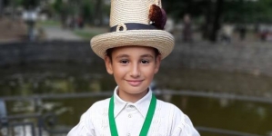 La cei 9 ani ai săi, Răzvan Cizmar îmbină foarte bine școala cu muzica, fiind și un mare iubitor de animale (VIDEO)