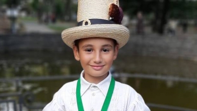 La cei 9 ani ai săi, Răzvan Cizmar îmbină foarte bine școala cu muzica, fiind și un mare iubitor de animale (VIDEO)