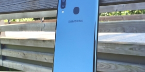 Tâlhărie în Baia Mare pentru un Samsung Galaxy: I-a pulverizat posesorului telefonului spray lacrimogen în față, după care i-a dat în cap