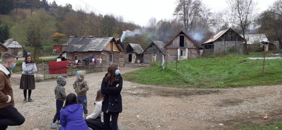 Școala în timp de pandemie: Se caută, în Maramureș, soluții pentru reducerea riscului de abandon școlar în zonele defavorizate din județ (FOTO)