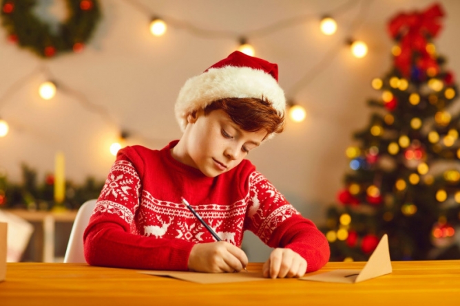 Scrisorile din acest an către Moş Crăciun dezvăluie cât de mult i-a afectat pe copiii noştri pandemia de COVID-19