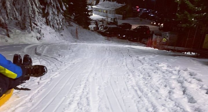 Distracție în zăpadă: Azi se deschide prima pârtie pentru sănii, la Cavnic. Lista completă a regulilor de respectat la săniuș