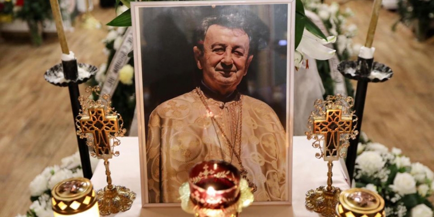 Preotul maramureșean Teodor Podină a fost condus pe ultimul drum (FOTO)