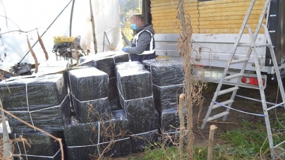 Patru maramureşeni cercetaţi pentru contrabandă şi 18.000 de pachete cu țigări confiscate în urma unei percheziții în Sarasău