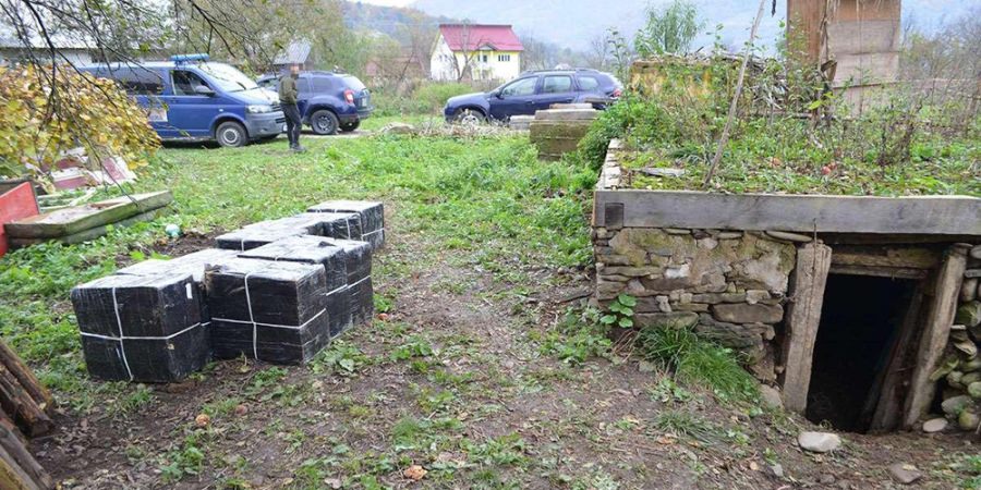 Percheziții în Valea Vișeului și Sighetu Marmației: Mii de pachete cu țigări de contrabandă au fost confiscate