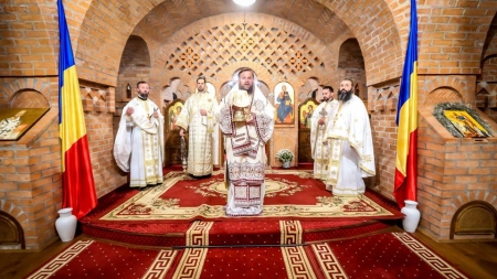 Sfânta Liturghie la Mănăstirea Scărișoara Nouă (GALERIE FOTO)