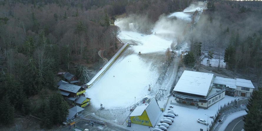 S-a dat startul zăpezii artificiale la SuperSki Cavnic; deschiderea sezonului va avea loc la începutul lunii decembrie (FOTO ȘI VIDEO)