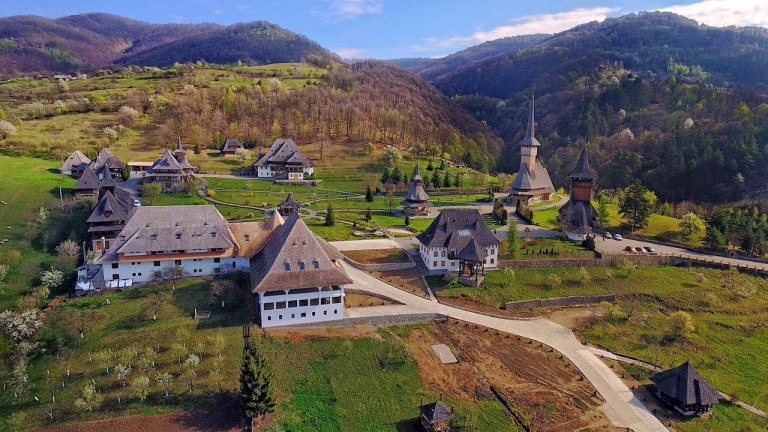 Pentru dezvoltarea turismului: O comună din Maramureș își extinde rețeaua electrică cu scopul de a suplimenta numărul de spații de cazare