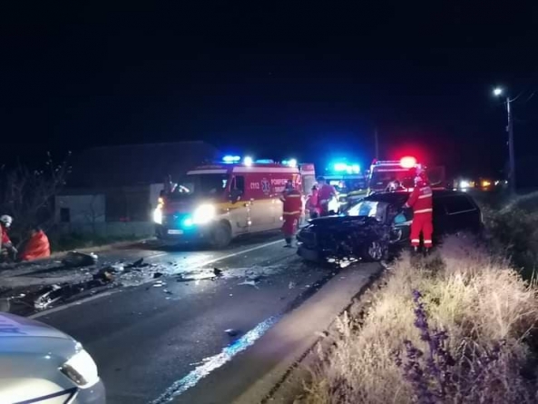Actualizare: Accident grav în Groși. Două autoturisme implicate, cinci victime (FOTO)