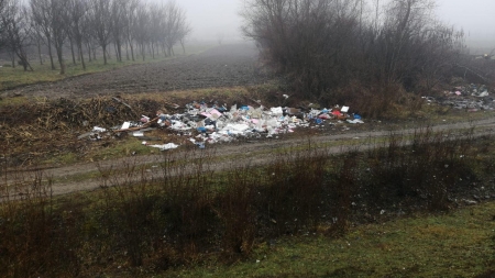 Maramureșul razna: Se aruncă orice și nicidecum legal. Două situații în Ajun de Anul Nou (FOTO)