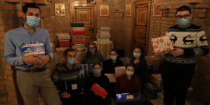 „Darul Sfântului Nicolae”: Numeroși copii din familii defavorizate s-au bucurat de cadourile oferite de credincioși prin intermediul ASCOR Baia Mare (FOTO)