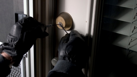 Șir de infracțiuni: Un recidivist a dat lovitură după lovitură în ultimele luni, în Baia Mare. Dădea spargeri și fura biciclete