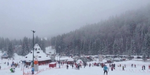 Iarna ca atracție turistică: Și în Maramureș începe distracția pe pârtii pentru iubitorii de sport! Este startul sezonului în stațiunea Cavnic! (VIDEO ȘI FOTO)