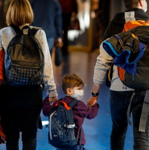 Noutăți: Persoanele care au făcut și a doua doză de vaccin nu mai intră în carantină la sosirea în România. Lista tuturor modificărilor (DOCUMENT)