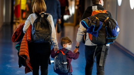 Noutăți: Persoanele care au făcut și a doua doză de vaccin nu mai intră în carantină la sosirea în România. Lista tuturor modificărilor (DOCUMENT)