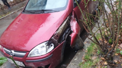 Actualizare: A făcut prăpăd: Mașini avariate pe strada Transilvaniei din Baia Mare. Șoferul vinovat ar fi plecat de la fața locului (FOTO)