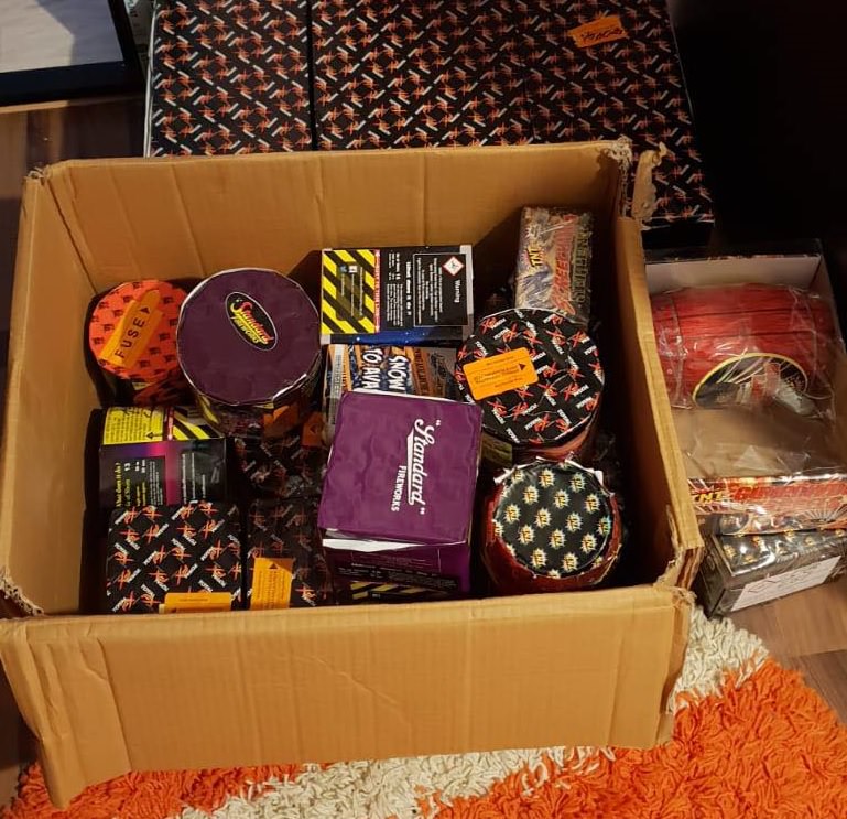 Foc de artificii: Cantitate uriașă de articole pirotehnice ridicată de polițiștii maramureșeni în urma unor percheziții domiciliare (FOTO)