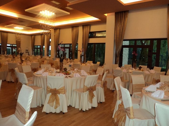 Informare CJSU Maramureș: Mesele festive organizate de restaurante, cu ocazia sărbătorilor de iarnă, sunt complet interzise!