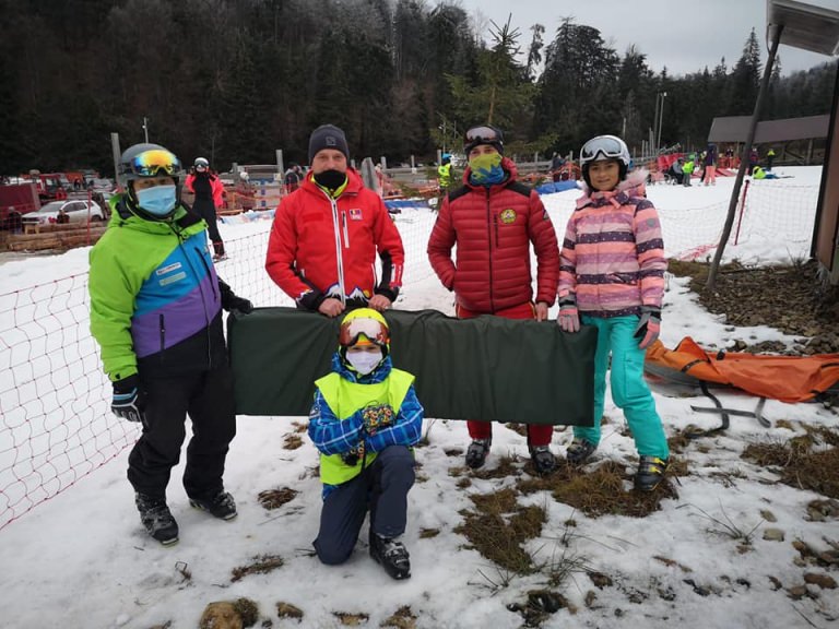 Gest lăudabil: O familie a donat salvatorilor montani din Cavnic o saltea special confecționată pentru akie (FOTO)