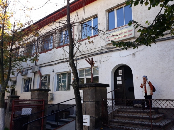 DNA: 12 reținuți în scandalul de corupție din Brașov și Harghita. Suspecții ar fi făcut achiziții frauduloase în spitale