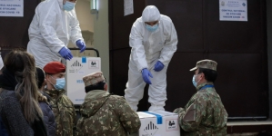 Primele doze de vaccin anti-COVID-19 au ajuns la Institutul Cantacuzino. Mâine începe campania!