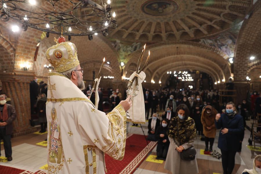 PS Iustin: „Să-L rugăm pe Dumnezeu să nu se supere pe noi și ne ierte pentru rătăcirea unora care batjocoresc Biserica, numind-o înapoiată și medievală”