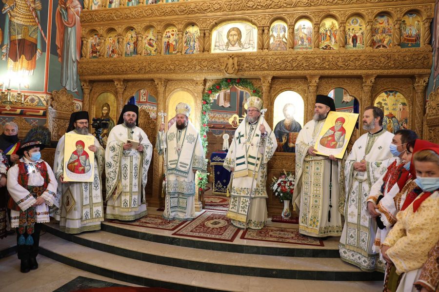 În această duminică: Ierarhii au săvârșit Sfânta Liturghie la Mănăstirea „Sfânta Ana” Rohia (FOTO)