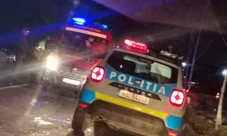 Accidente la ceas de seară: O vârstnică a fost lovită de mașină, iar un alt autoturism a căzut într-un pârâu
