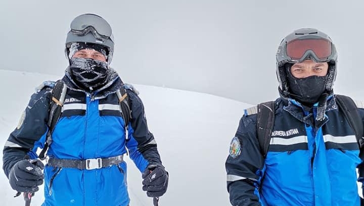 Sfârșit de săptămână în siguranță: Sfaturile jandarmilor montani pentru cei care se deplasează pe munte