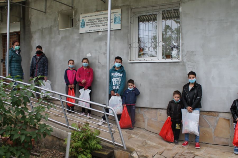 Social: Cu ajutorul Asociației Femeilor Ortodoxe „Mironosițele Femei” din Baia Mare, peste 250 de familii vor avea alimente pentru masa de Paști