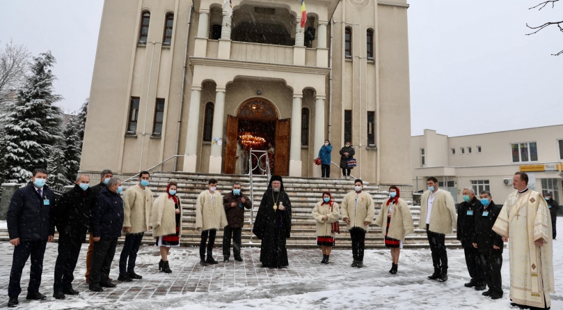 Sfânta Liturghie în Parohia „Soborul Sfinților 12 Apostoli” din Baia Mare (FOTO)