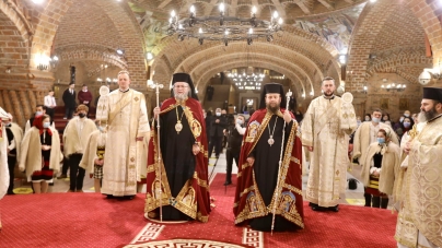 De praznicul Sfinţilor Trei Ierarhi: PS Iustin a slujit împreună cu PS Timotei la Catedrala Episcopală din Baia Mare (FOTO)