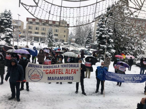 Sindicaliștii de la Cartel Alfa au protestat în fața Prefecturii Maramureș (FOTO)