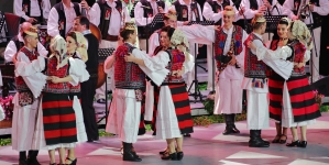 “Joc în sat” – spectacol folcloric online dedicat celor care poartă numele Vasile, Grigore și Ioan